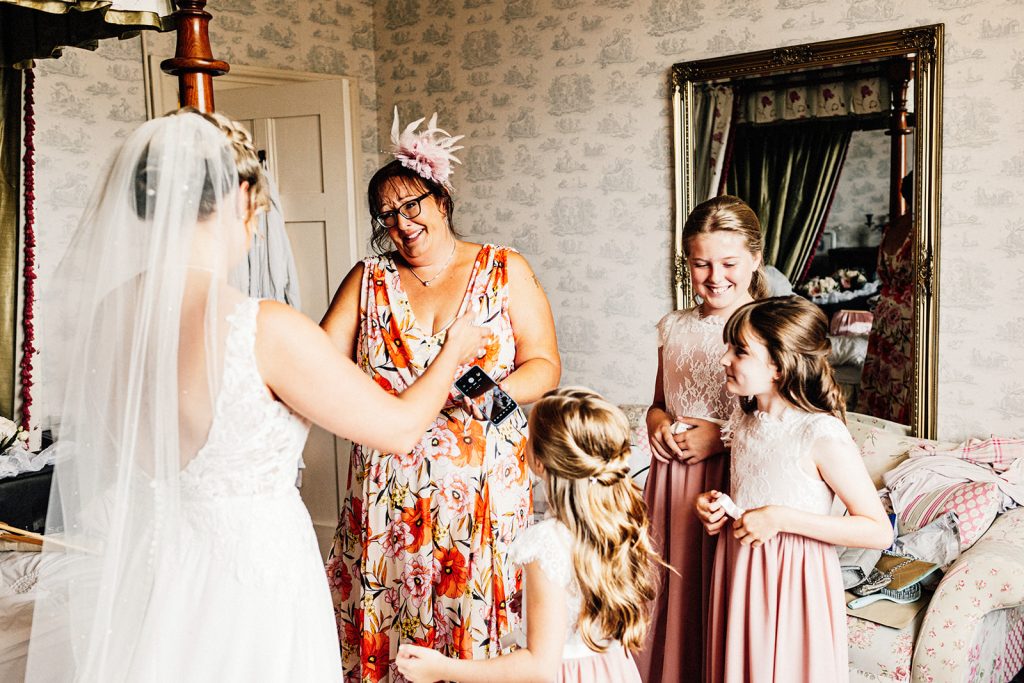 bridal prep moments at Bilsington Priory